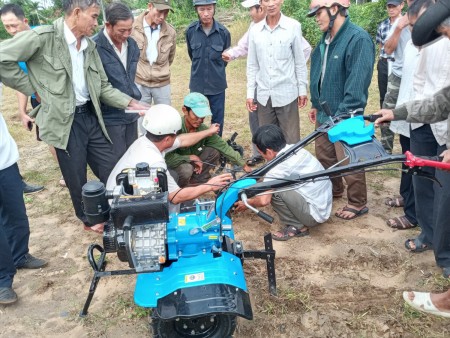 Hiệu quả từ mô hình cơ giới hóa: Hỗ trợ máy làm đất đa năng ở huyện Sơn Hòa
