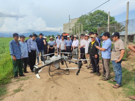 Chuyến đi học tập ngoài tỉnh - Học tập các mô hình sản xuất nông nghiệp thành công về: ứng dụng tiến bộ khoa học kỹ thuật trong sản xuất mía, áp dụng giống sắn mới chống bệnh khảm, nông nghiệp tuần hoàn trong nông hộ tại tỉnh Gia Lai